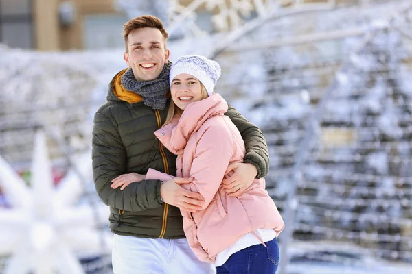 Retrato Casal Feliz Livre Dia Inverno — Fotografia de Stock