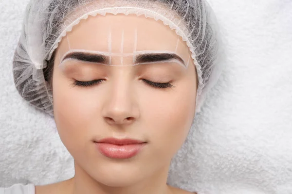 Young Woman Marks Face Eyebrow Permanent Makeup Procedure Closeup — Stock Photo, Image