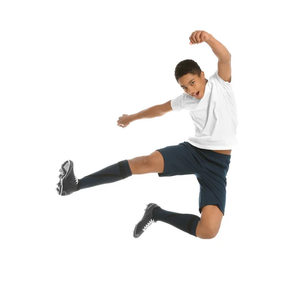 十几岁的非洲裔美国男孩在白色背景下踢足球 — 图库照片