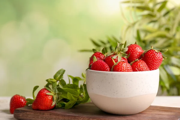 Bowl Ripe Red Strawberries Table — Stock Photo, Image