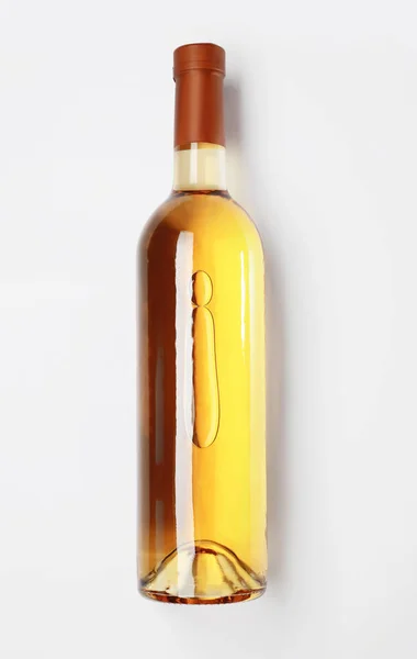Beyaz Zemin Üzerine Lezzetli Şarap Şişe — Stok fotoğraf