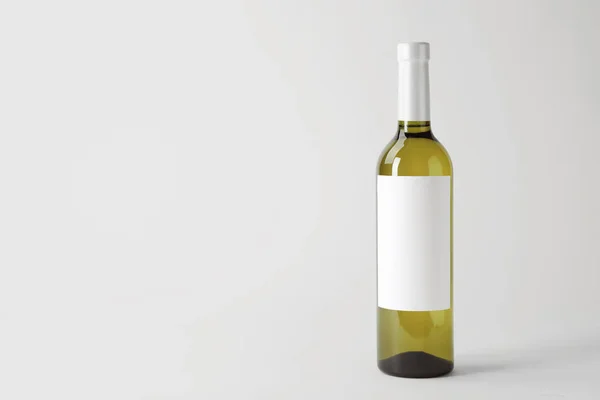 Garrafa Vinho Delicioso Com Rótulo Branco Fundo Branco — Fotografia de Stock