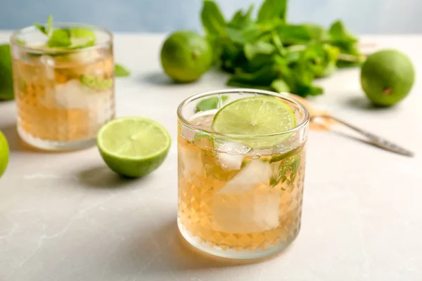 Composition Delicious Mint Julep Cocktail Table — Stock Photo, Image