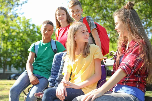 Groep Kinderen Buiten Een Zonnige Dag Zomerkamp — Stockfoto