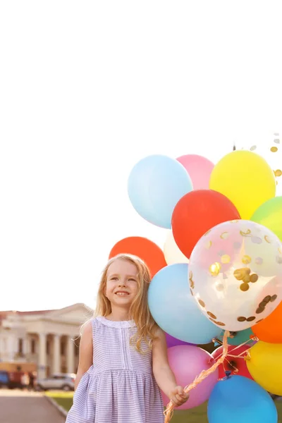 Linda Niña Con Globos Colores Aire Libre Día Soleado — Foto de Stock