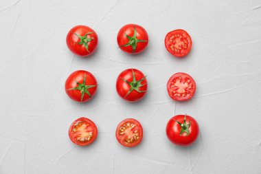 Açık renkli olgun domates ile düz yatıyordu kompozisyon