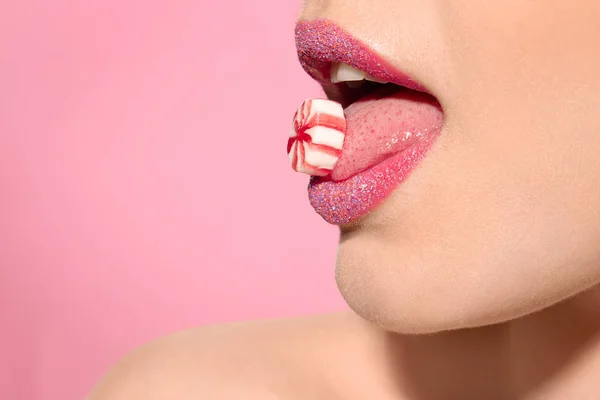 창의적인 메이크업 바탕에 입술에 사탕을 — 스톡 사진