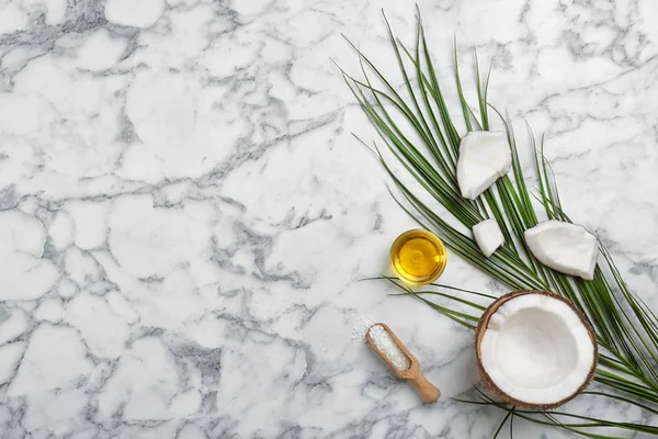 Composizione Con Olio Cocco Tavolo Marmo Vista Dall Alto Cucina — Foto Stock