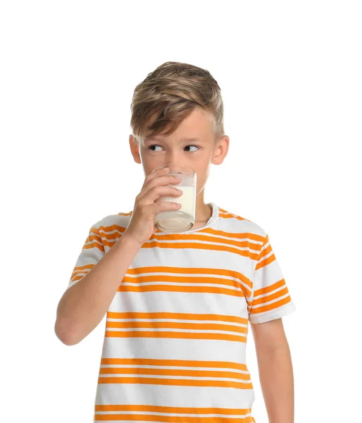 Bedårande Liten Pojke Med Glas Mjölk Vit Bakgrund — Stockfoto