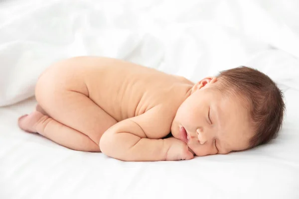 Очаровательный Новорожденный Ребенок Спит Кровати — стоковое фото