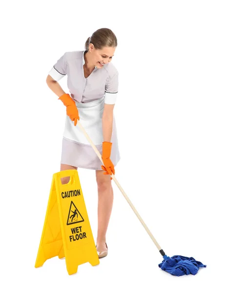 Señal Joven Camarera Con Fregona Cerca Wet Floor Sobre Fondo — Foto de Stock