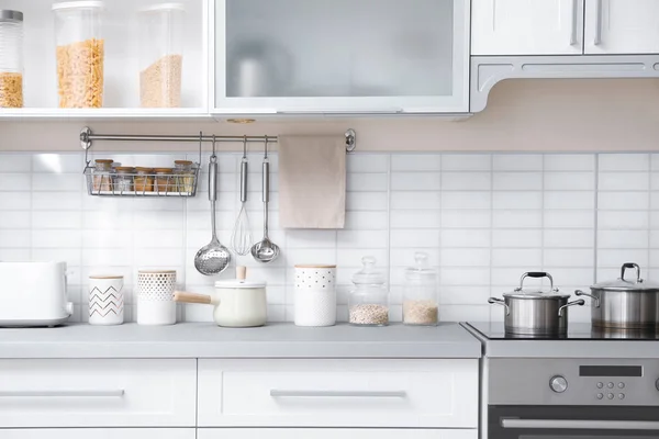 Interior Cozinha Moderna Com Utensílios Domésticos Mobiliário Novo — Fotografia de Stock