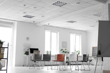 Modern ofis iç sandalye ile