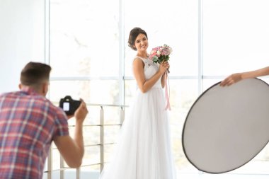 Profesyonel fotoğrafçı alarak fotoğraf Studio güzel gelinin