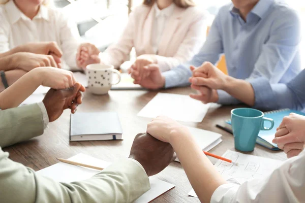 Persone Che Tengono Mano Tavola Concetto Unità — Foto Stock