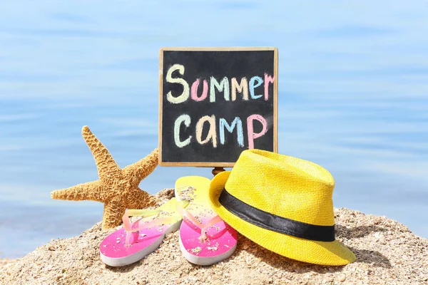 Little Blackboard Text Summer Camp Hat Flip Flops Sand Sea — Stock Photo, Image