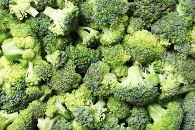 Arka plan, üstten görünüm olarak taze yeşil brokoli