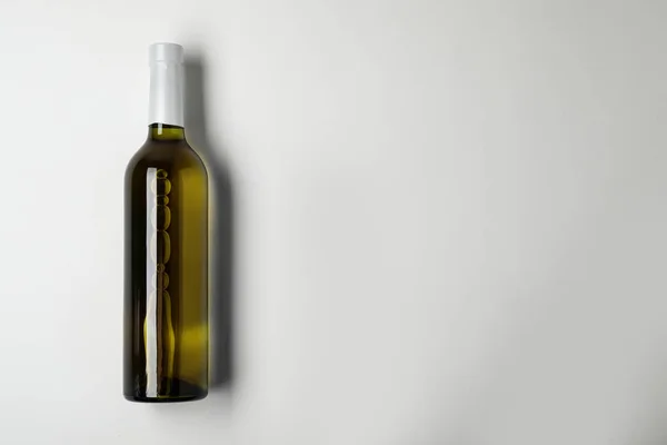 Botella Vino Blanco Caro Sobre Fondo Claro Vista Superior — Foto de Stock