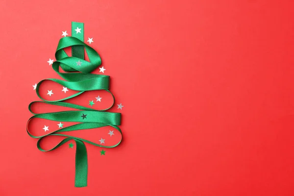 Árbol Navidad Hecho Cinta Verde Sobre Fondo Color Vista Superior —  Fotos de Stock