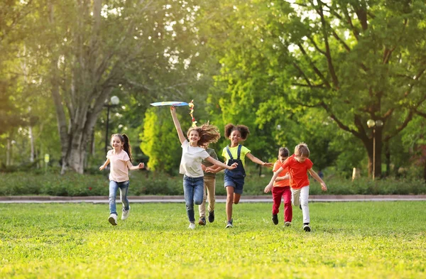 Söta Små Barn Leker Med Kite Utomhus Solig Dag — Stockfoto