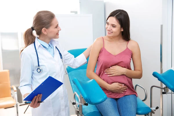 Těhotná Žena Schůzku Gynekologické Kanceláři — Stock fotografie