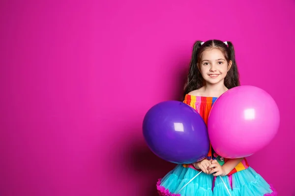 Ładna Dziewczyna Balonów Kolor Tła Obchody Urodzin — Zdjęcie stockowe