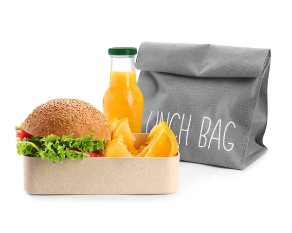 午餐盒与开胃食物 瓶果汁和袋子在白色背景 — 图库照片