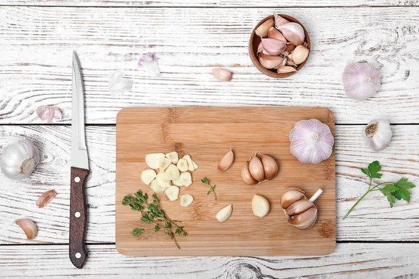 Flat Lay Composition Fresh Garlic Wooden Background — Stock Photo, Image