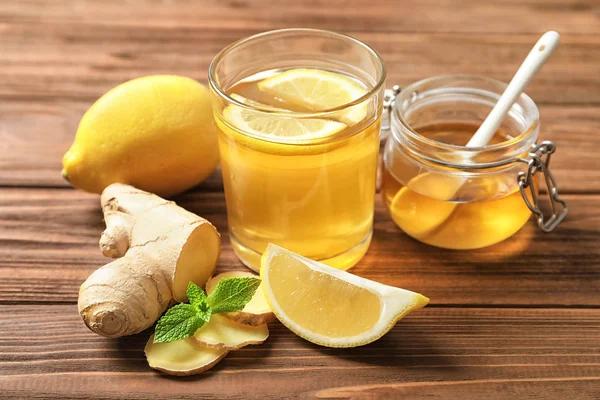 Copo Com Chá Quente Limão Gengibre Como Remédios Frios Mesa — Fotografia de Stock