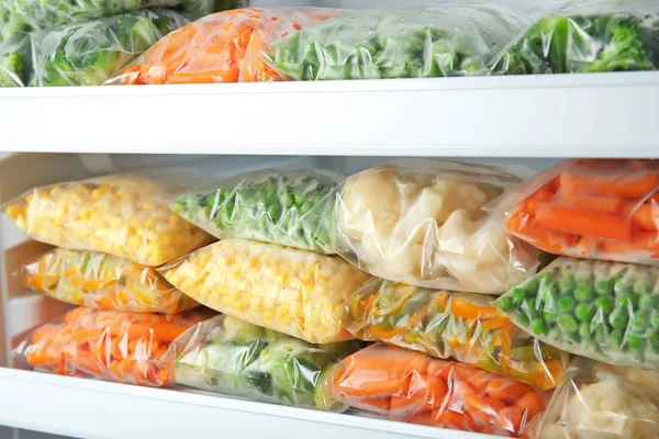 Пластиковые Пакеты Замороженными Овощами Холодильнике — стоковое фото