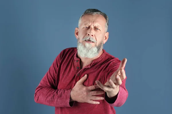Mature Man Having Heart Attack Color Background — Stock Photo, Image