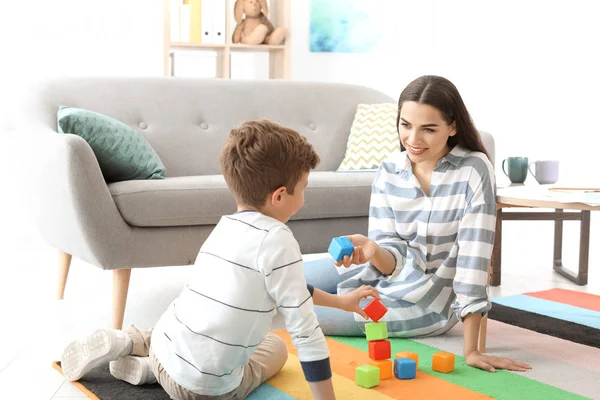 Psicólogo Infantil Trabalhando Com Menino Escritório — Fotografia de Stock