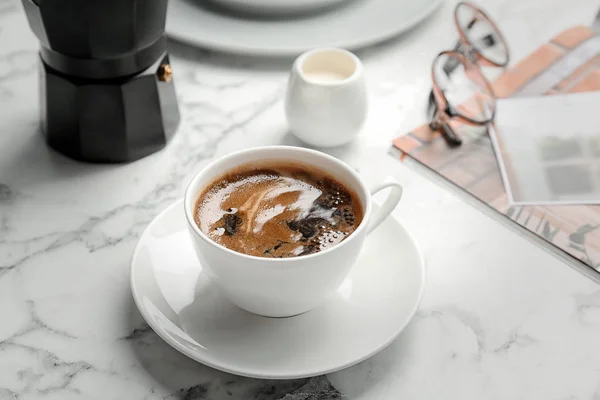 Taça Delicioso Café Quente Mesa — Fotografia de Stock