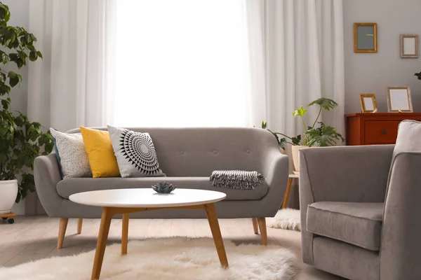 Interiér Elegantní Obývací Pokoj Pohodlnou Pohovku Křeslo — Stock fotografie