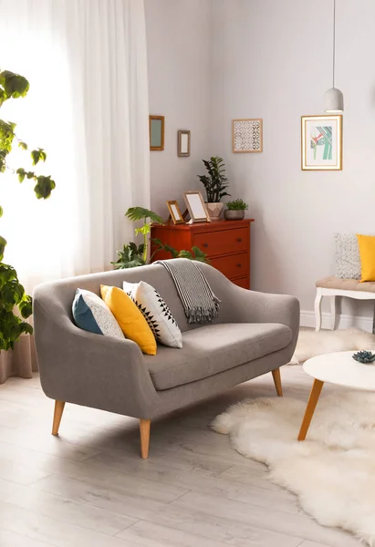 Interiér Elegantní Obývací Pokoj Pohodlnou Rozkládací — Stock fotografie