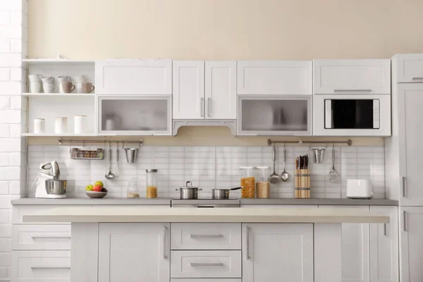 Interior Cozinha Moderna Com Utensílios Domésticos Mobiliário Novo — Fotografia de Stock