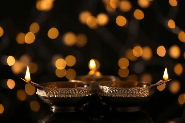 Diwali Diyas Lâmpada Barro Contra Luzes Embaçadas — Fotografia de Stock