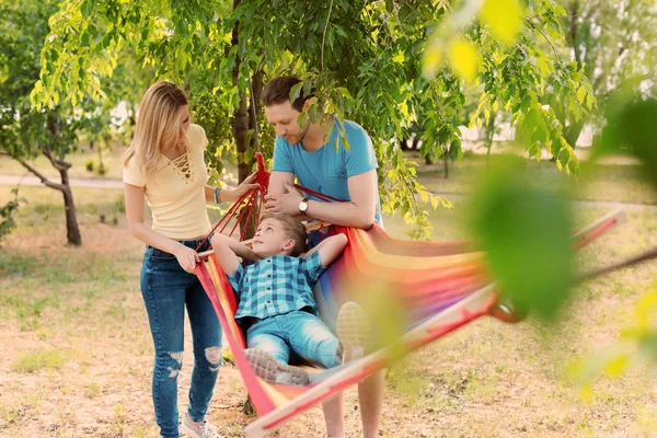 Happy Couple Son Spending Time Together Outdoors — Stock Photo, Image