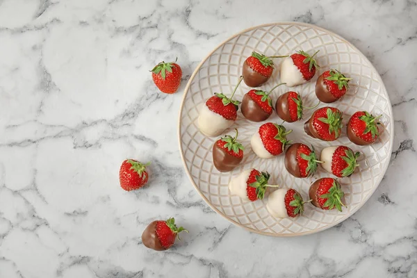 Stock image Flat lay composition with chocolate covered strawberries on marble background