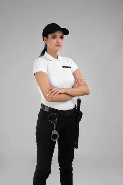 Protetor Segurança Feminino Uniforme Sobre Fundo Cor — Fotografia de Stock