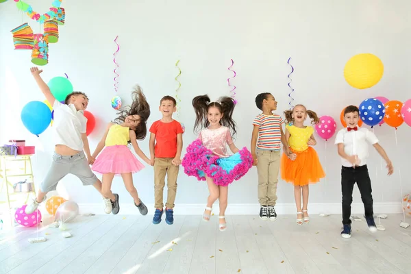 Petits Enfants Mignons Fête Anniversaire Intérieur — Photo