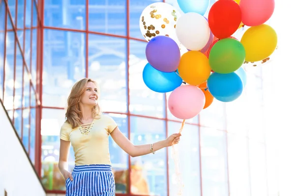 Mujer Joven Con Globos Colores Aire Libre Día Soleado — Foto de Stock