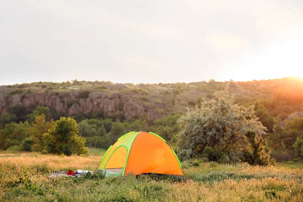 Pequena Barraca Acampamento Deserto Dia Ensolarado — Fotografia de Stock