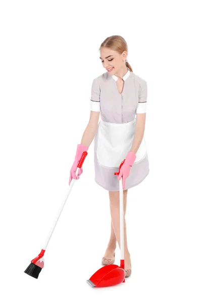 年轻女服务员用扫帚和簸箕在白色背景 — 图库照片