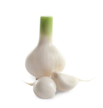 Beyaz arka plan üzerinde olgunlaşmış taze sarımsak. Organik gıda