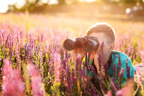 Adolescent Binoclu Teren Tabără Vară — Fotografie, imagine de stoc