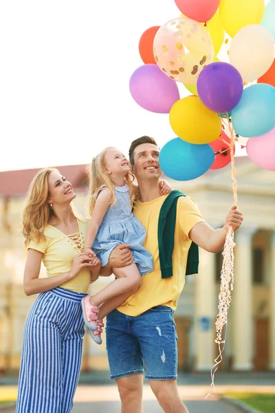 Happy Family Colorful Balloons Outdoors Sunny Day — Stock Photo, Image