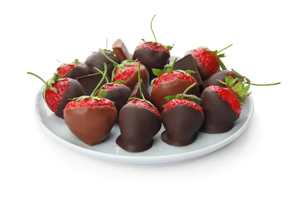 Teller Mit Schokoladenüberzogenen Erdbeeren Auf Weißem Hintergrund — Stockfoto
