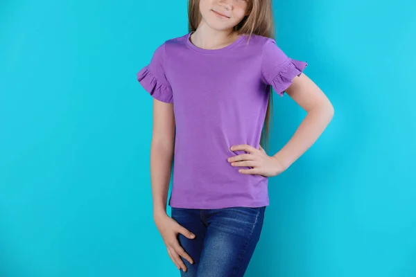 Liten Flicka Shirt Färgbakgrund Mockup För Design — Stockfoto