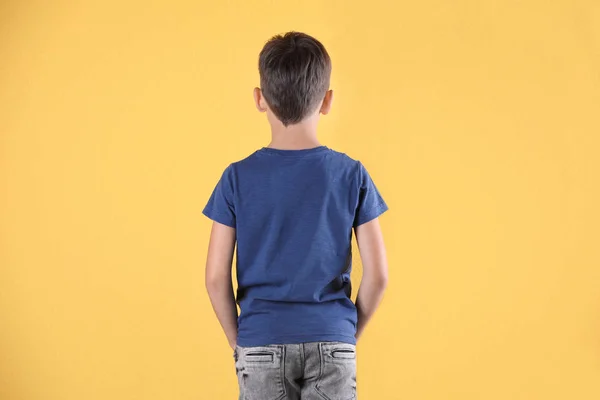 Liten Pojke Shirt Färgbakgrund Mock För Design — Stockfoto